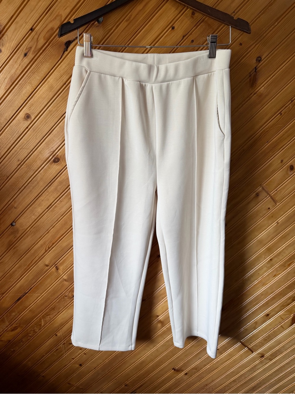 Women's Cream Pull-On Tailored Cropped Pants